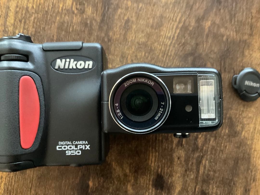 NikonニコンCOOLPIX 950 美品　(箱・書類全て有り)