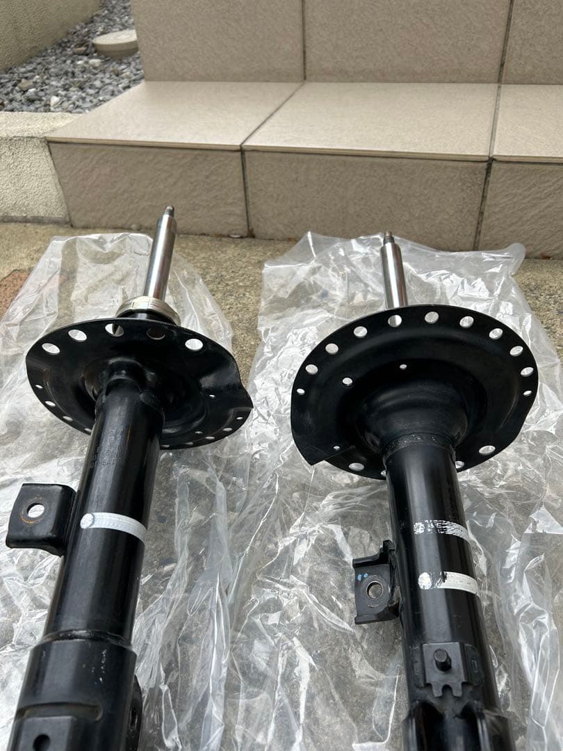 アルフ様用　後期デリカd5 2019.2〜 純正前後ショックアブソーバー 4本