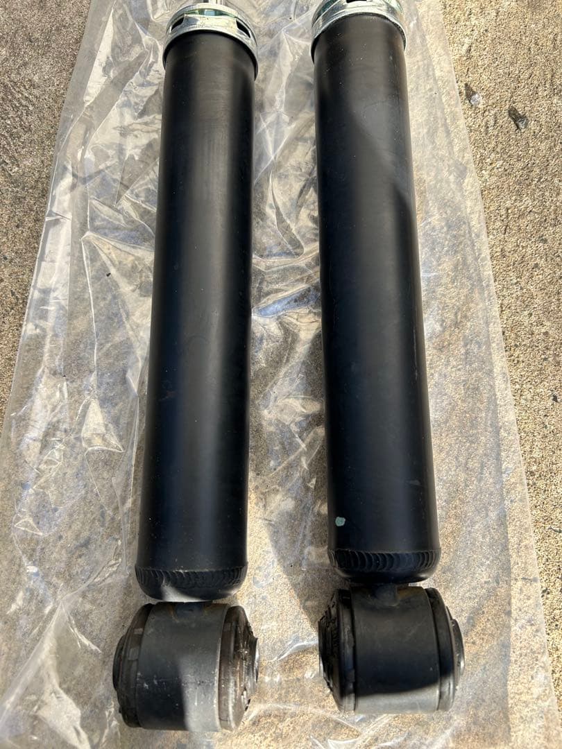 アルフ様用　後期デリカd5 2019.2〜 純正前後ショックアブソーバー 4本