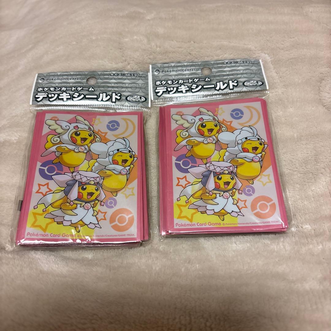 ポケモンセンター限定 デッキシールド スリーブ　メガポンチョを着たピカチュウ