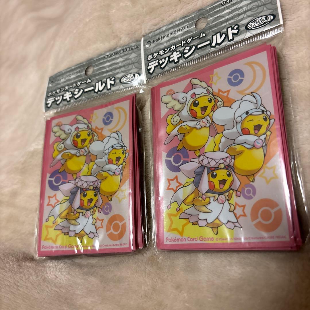 ポケモンセンター限定 デッキシールド スリーブ　メガポンチョを着たピカチュウ