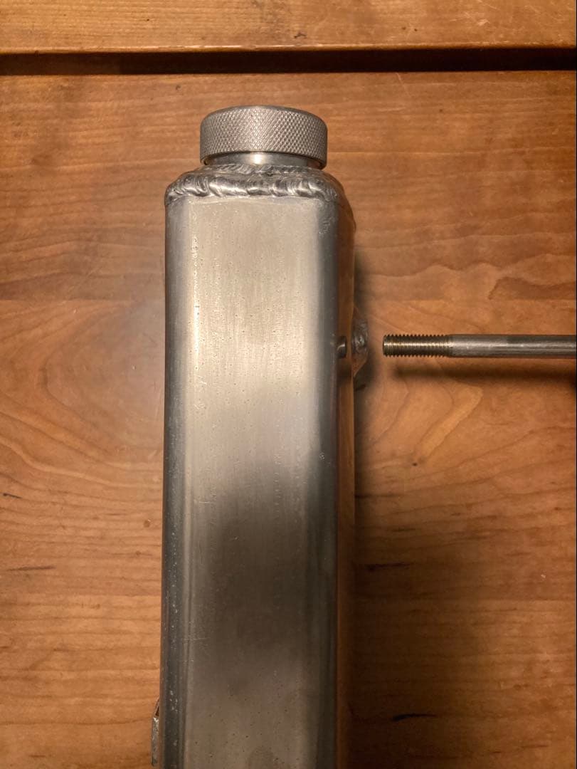 バイク　ガソリン携行缶　アルミ製　容量33oz（約1ℓ）長方形　HD ハーレー