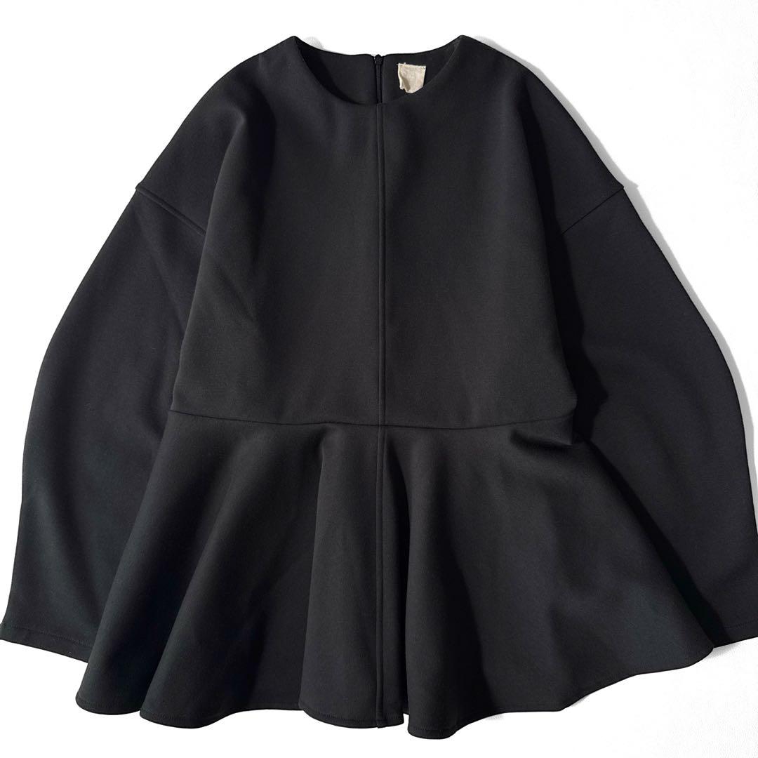 THREE SQUARE ペプラムポンチプルオーバー 黒 VERYコラボ