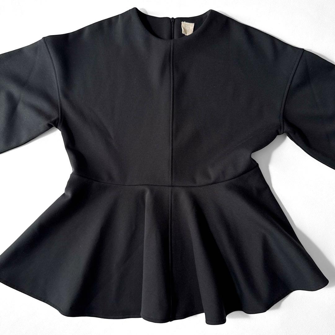 THREE SQUARE ペプラムポンチプルオーバー 黒 VERYコラボ