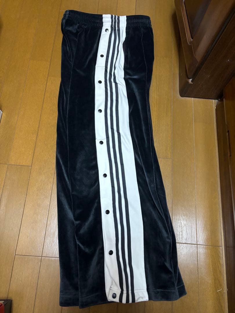 adidas ベロア パンツ