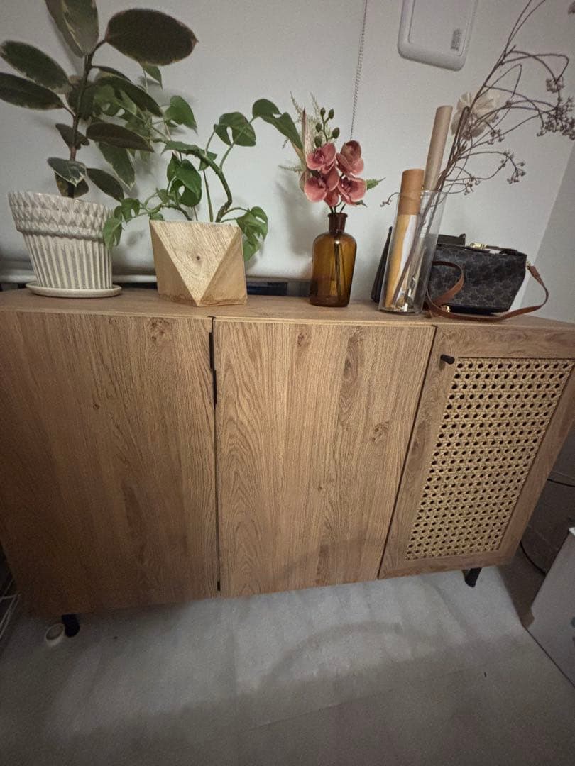 ナチュラルウッドキャビネット　LOWYA ラタン調