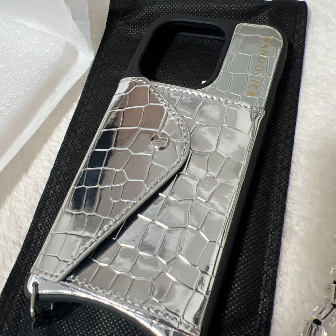 BANDOLIER iPhone 15 Pro ケース　シルバー