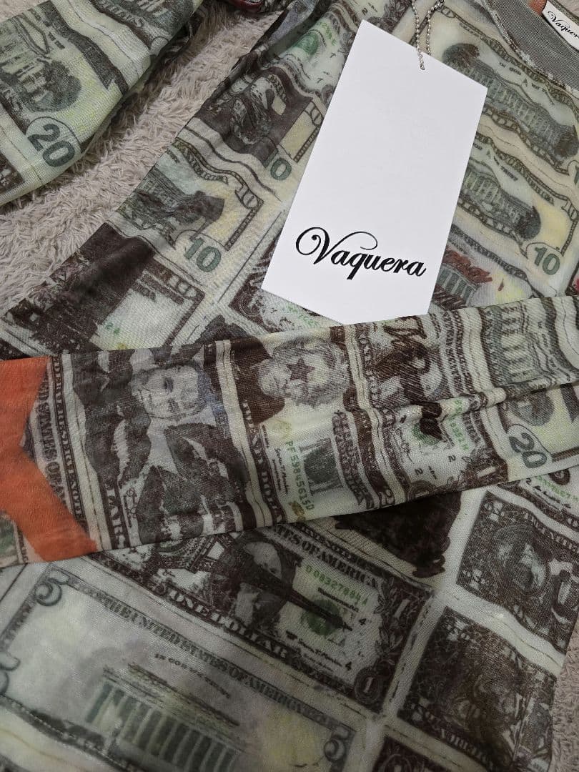 試着のみ！完売品！ VAQUERA ヴァケラ ドルプリントシアートップス 総柄