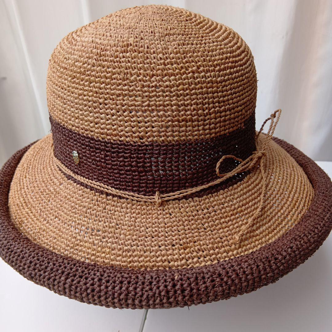 ヘレンカミンスキーベージュとブラウンのラフィアハット