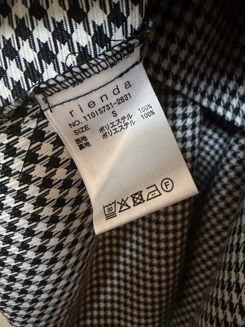 rienda フリルスリットハイウエストスコートショートパンツ