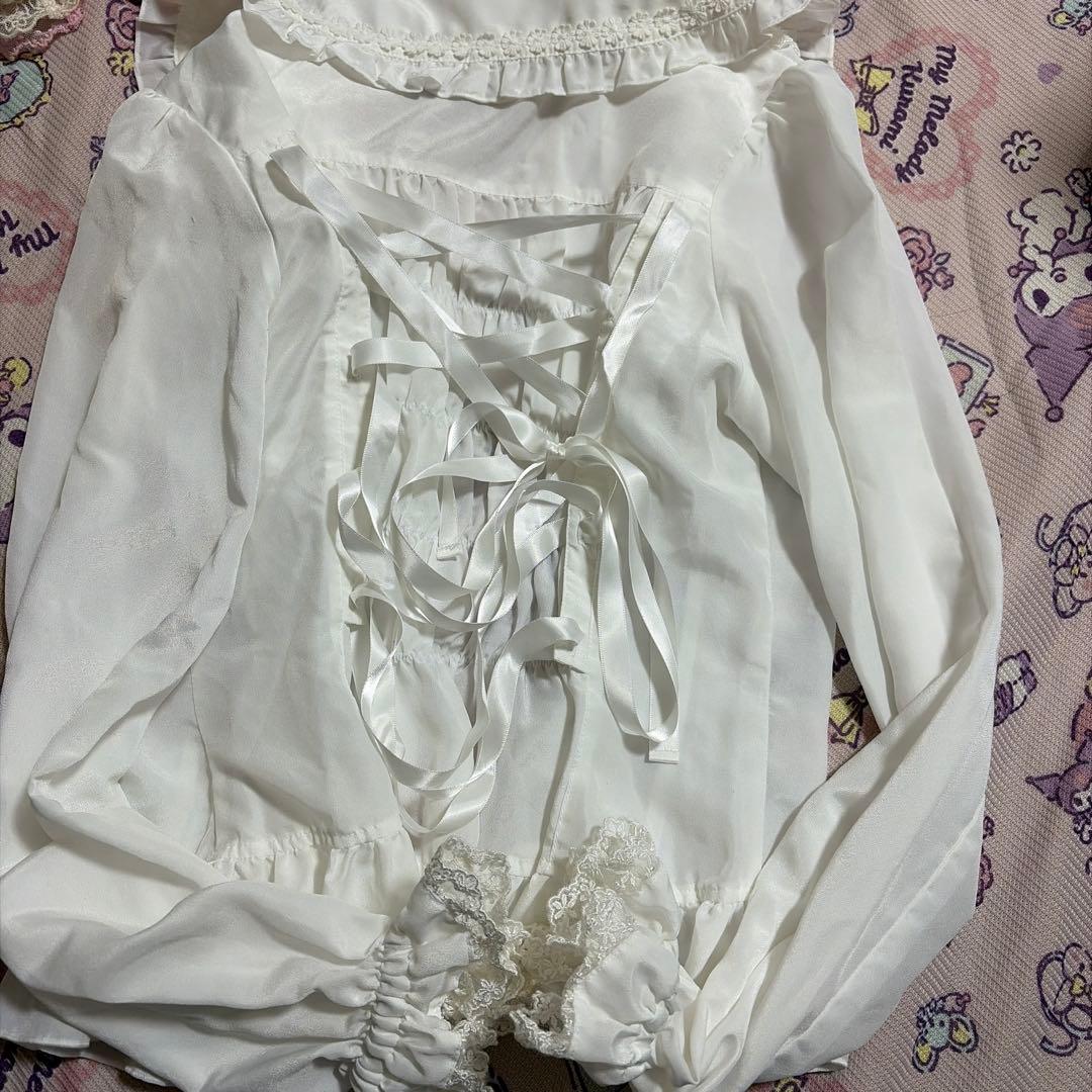 メタモルフォーゼ 後ろシャーリング ホワイト ブラウス