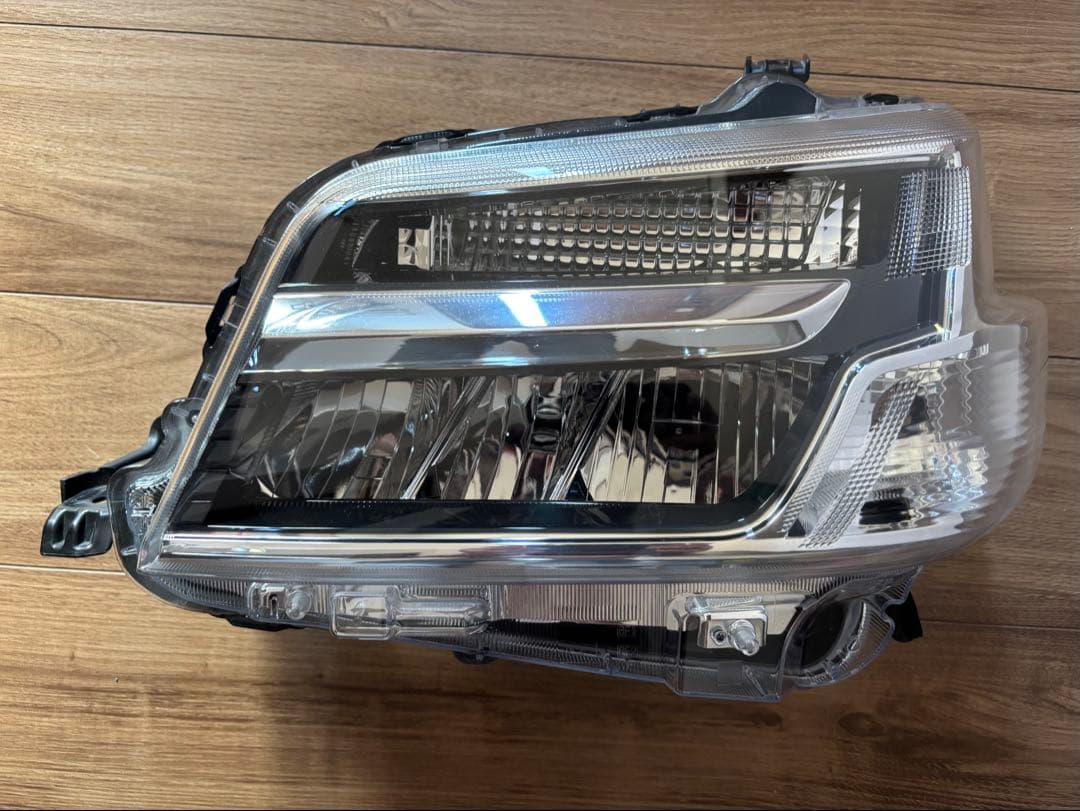 S321ハイゼット　LEDヘッドライト左です