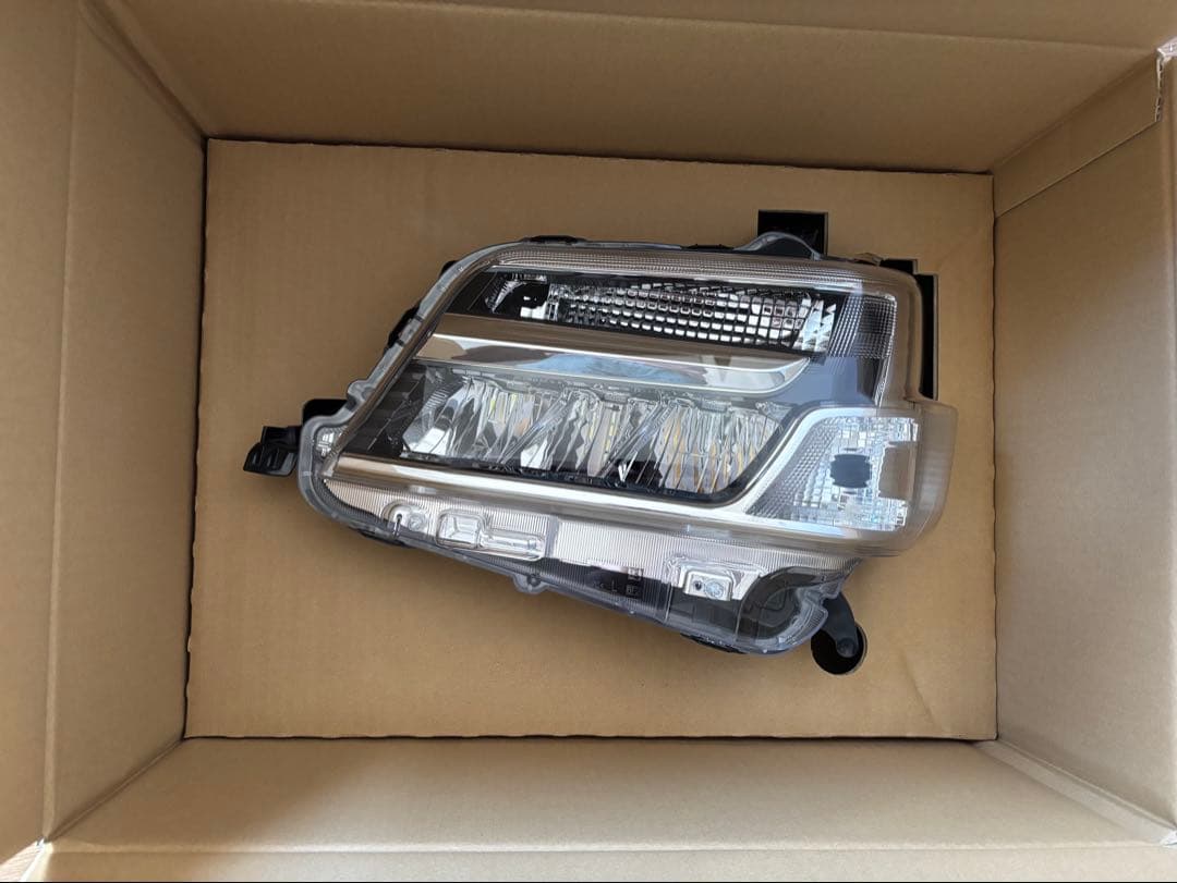S321ハイゼット　LEDヘッドライト左です