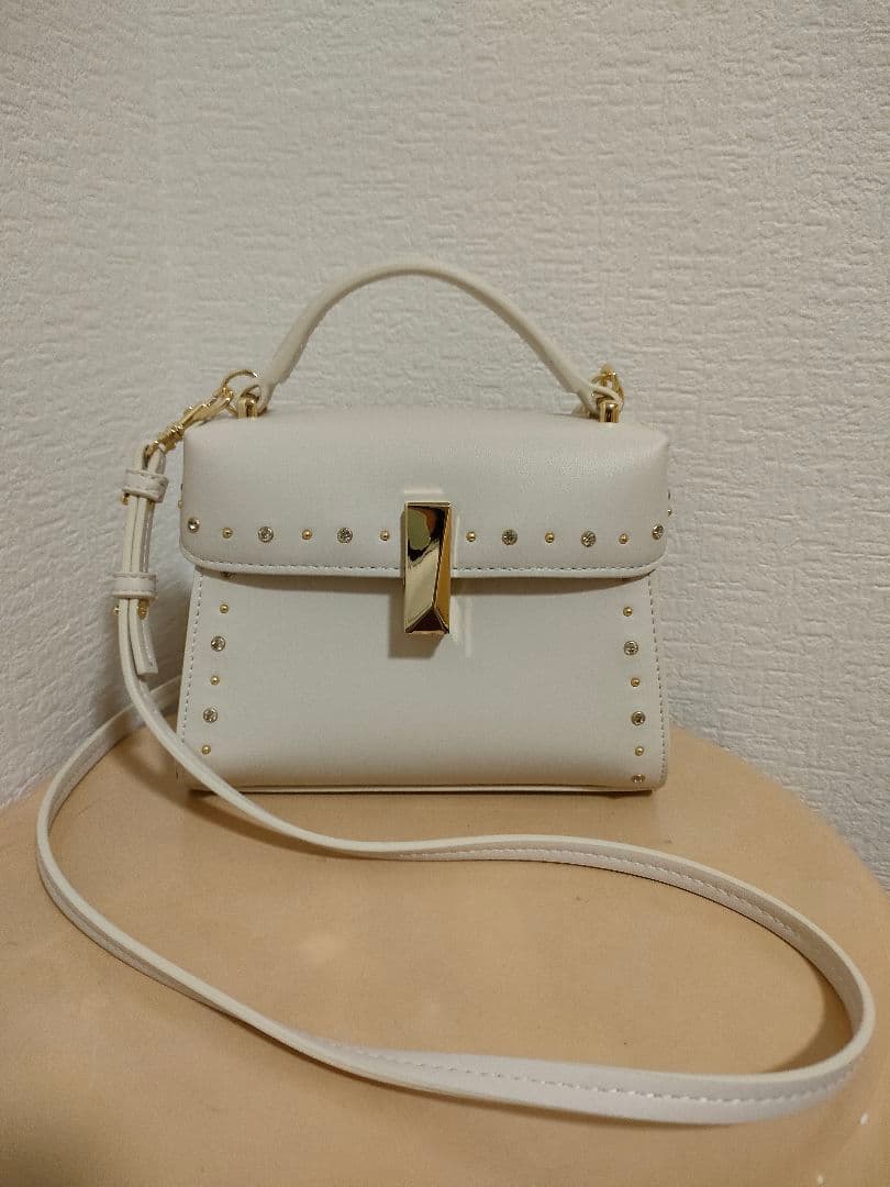 セルフォード　リュタンビジュースタッズポシェット　アイボリー