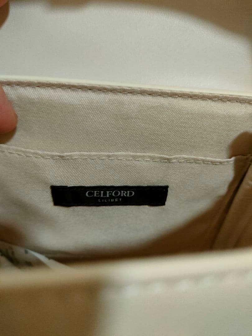 セルフォード　リュタンビジュースタッズポシェット　アイボリー