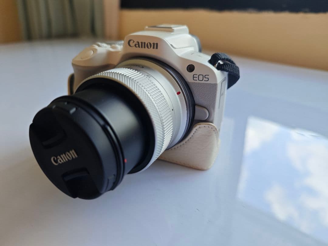 【ほぼ新品】Canon EOS R50ホワイトレンズキット高級ケース付