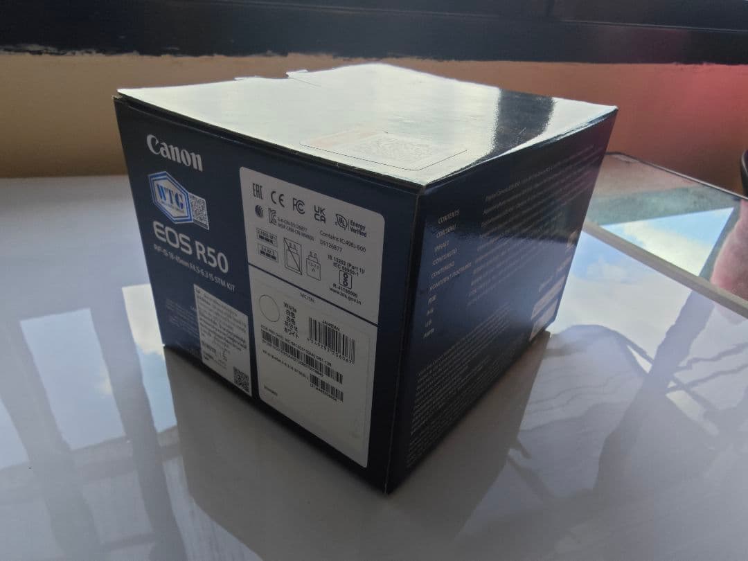 【ほぼ新品】Canon EOS R50ホワイトレンズキット高級ケース付