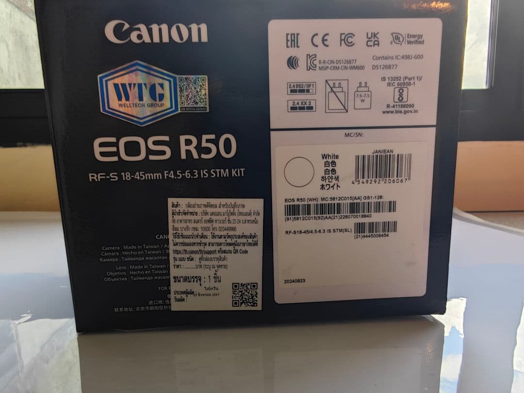 【ほぼ新品】Canon EOS R50ホワイトレンズキット高級ケース付