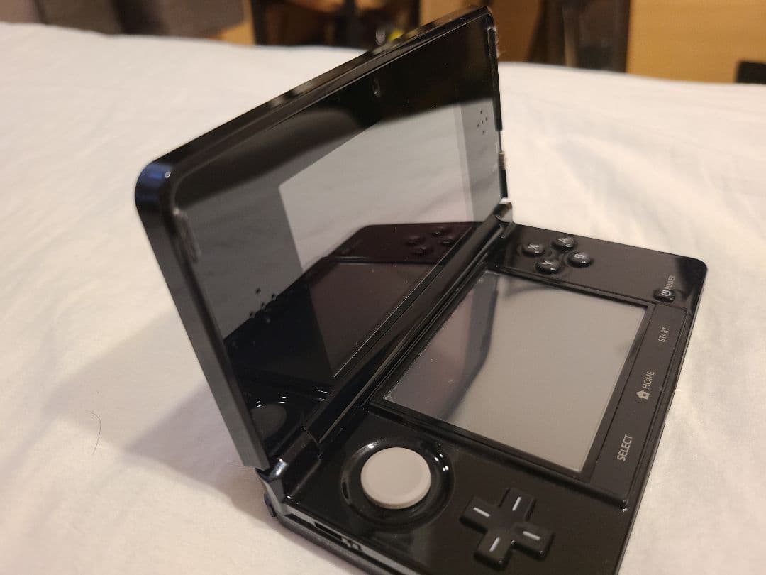 任天堂 3DS ブラック 本体&充電アダプター