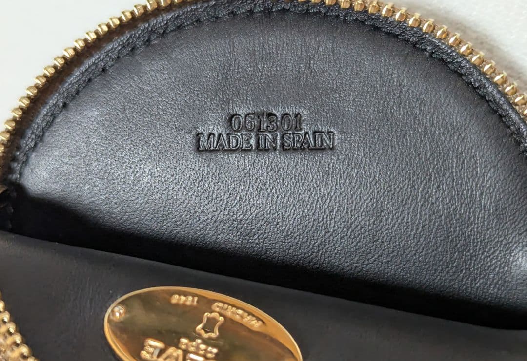 【美品】LOEWE ロエベ アナグラム ケース レザー フリンジ ゴールド