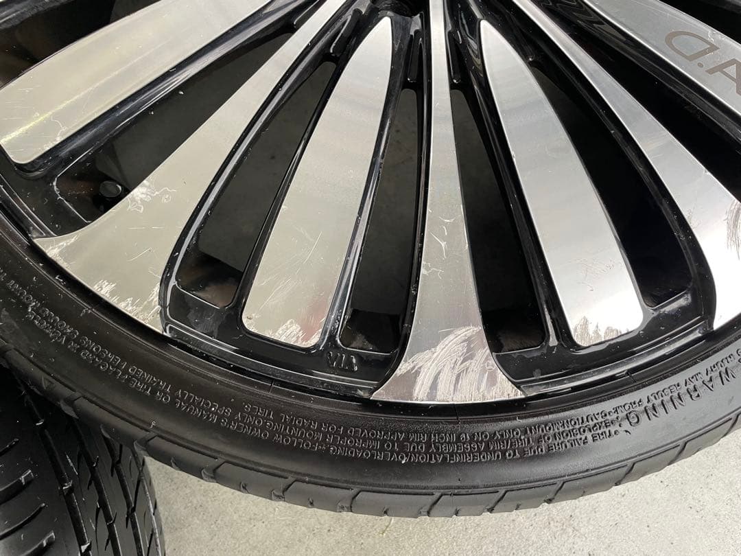 タイヤ溝あり！　D.A.D ギャルソン　ヴェルーガ　19インチ