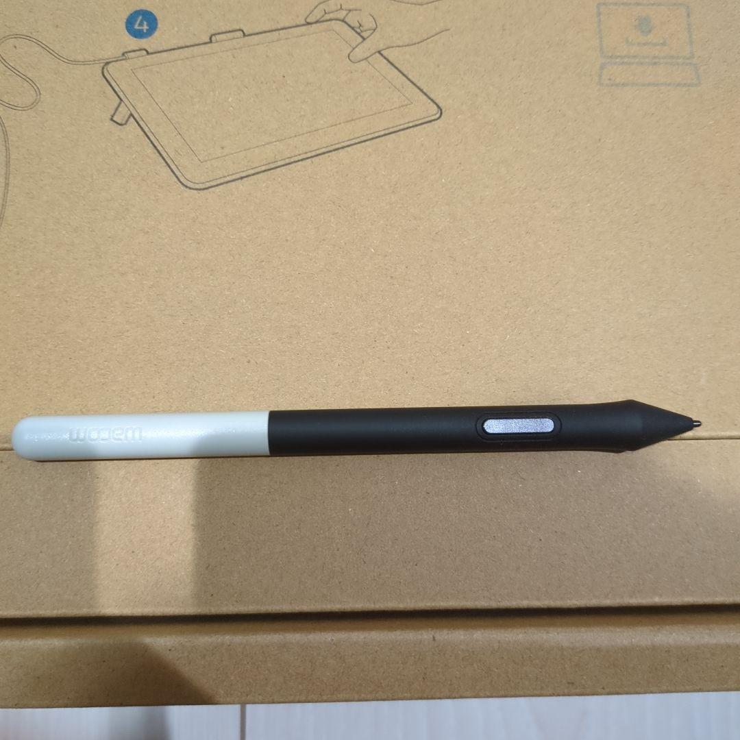 Wacom 13.3インチ 液タブOne 液晶ペンタブレット 13