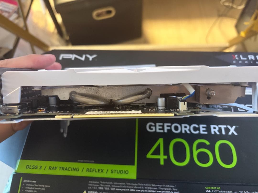 グラフィックボード・グラボ・ビデオカード pny rtx 4060 8gb white editon