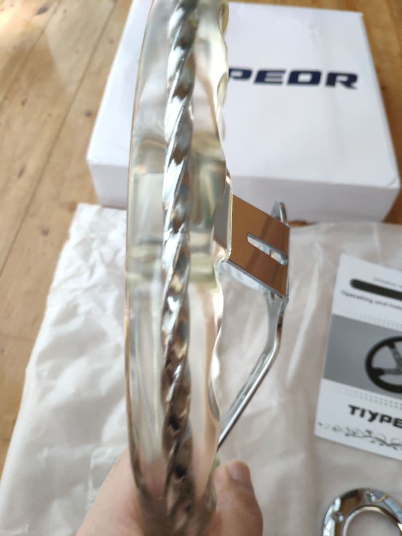 新品・現品限り! アクリル ツイスト ステアリング ② MOMO ピッチ70