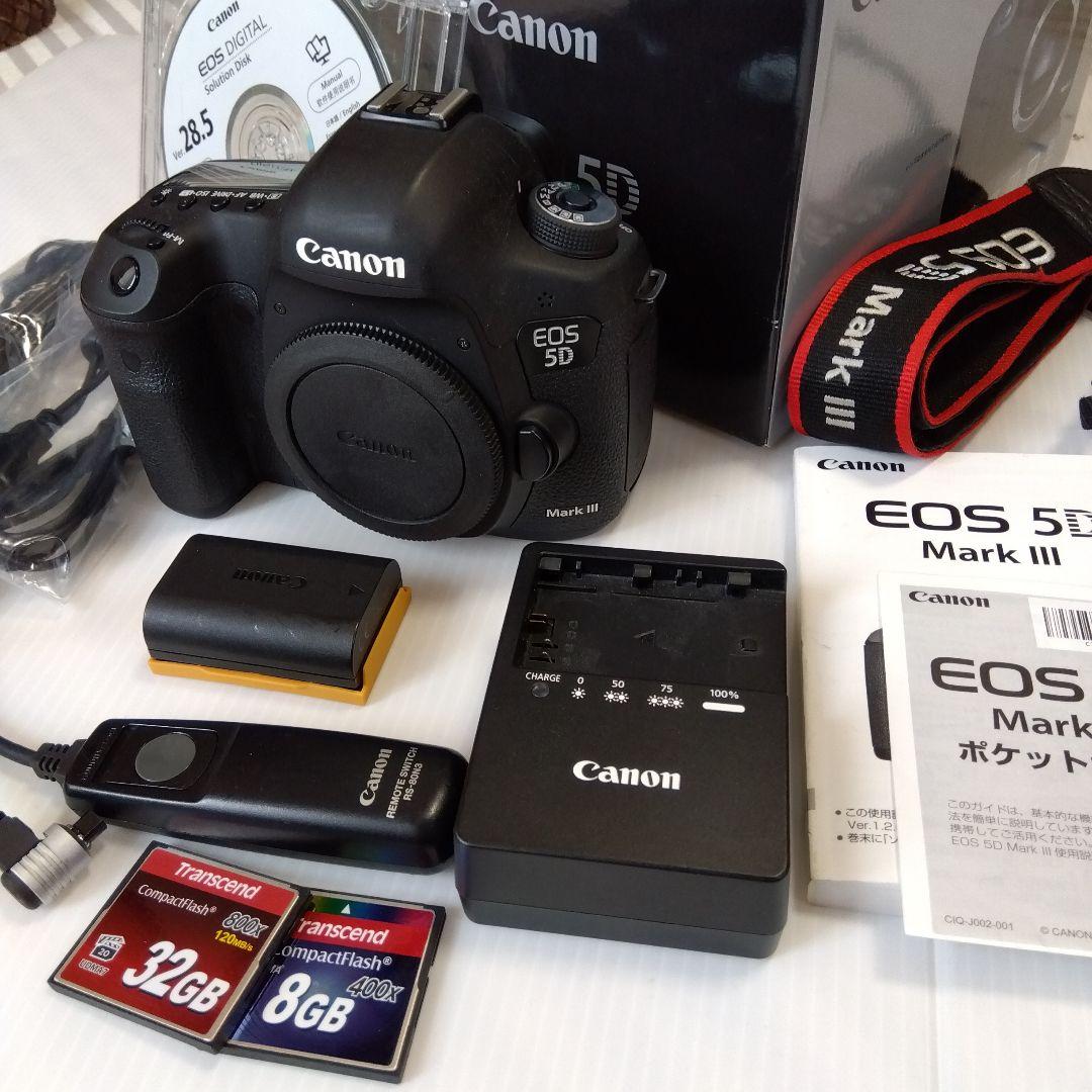 Canon EOS 5D Mark III 本体と付属品