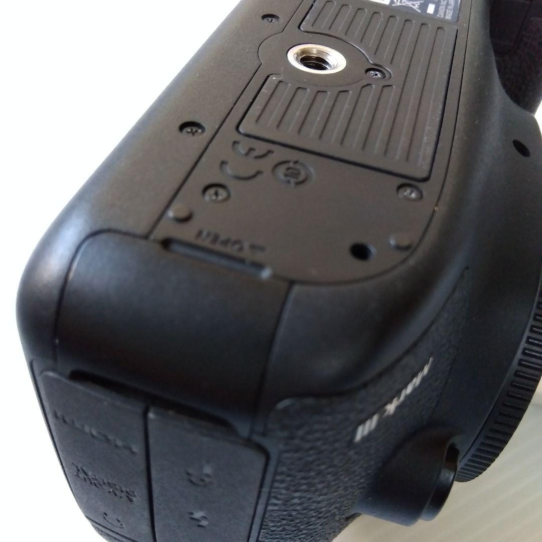 Canon EOS 5D Mark III 本体と付属品
