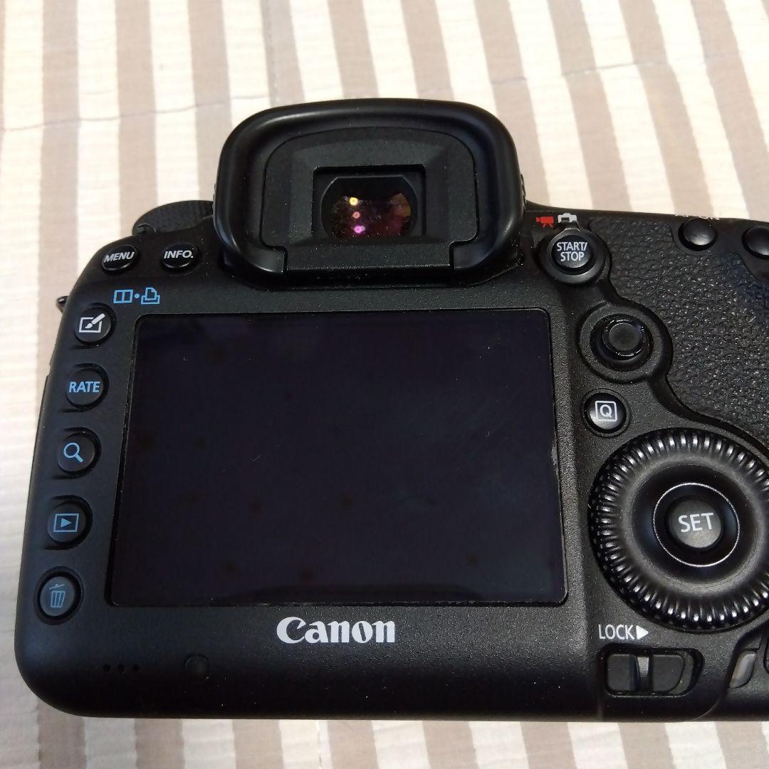 Canon EOS 5D Mark III 本体と付属品