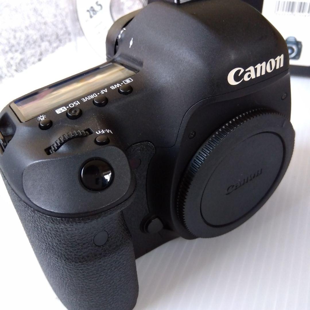 Canon EOS 5D Mark III 本体と付属品
