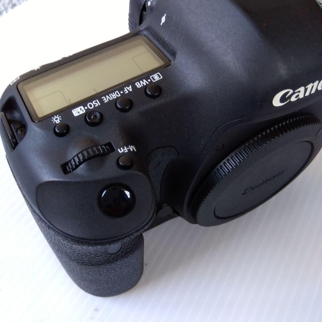 Canon EOS 5D Mark III 本体と付属品