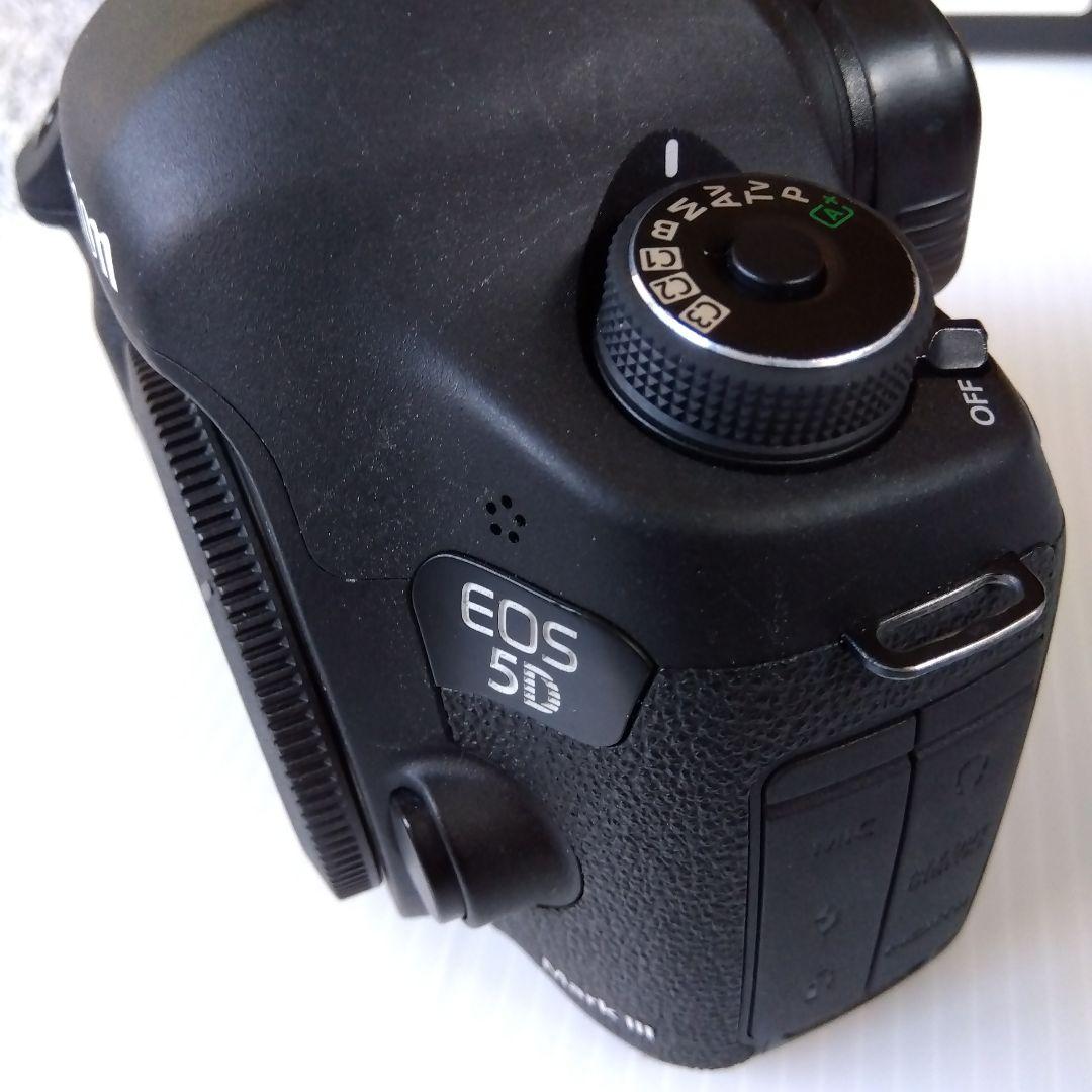 Canon EOS 5D Mark III 本体と付属品