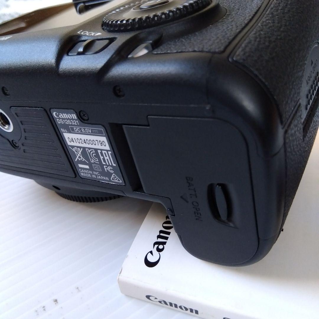 Canon EOS 5D Mark III 本体と付属品