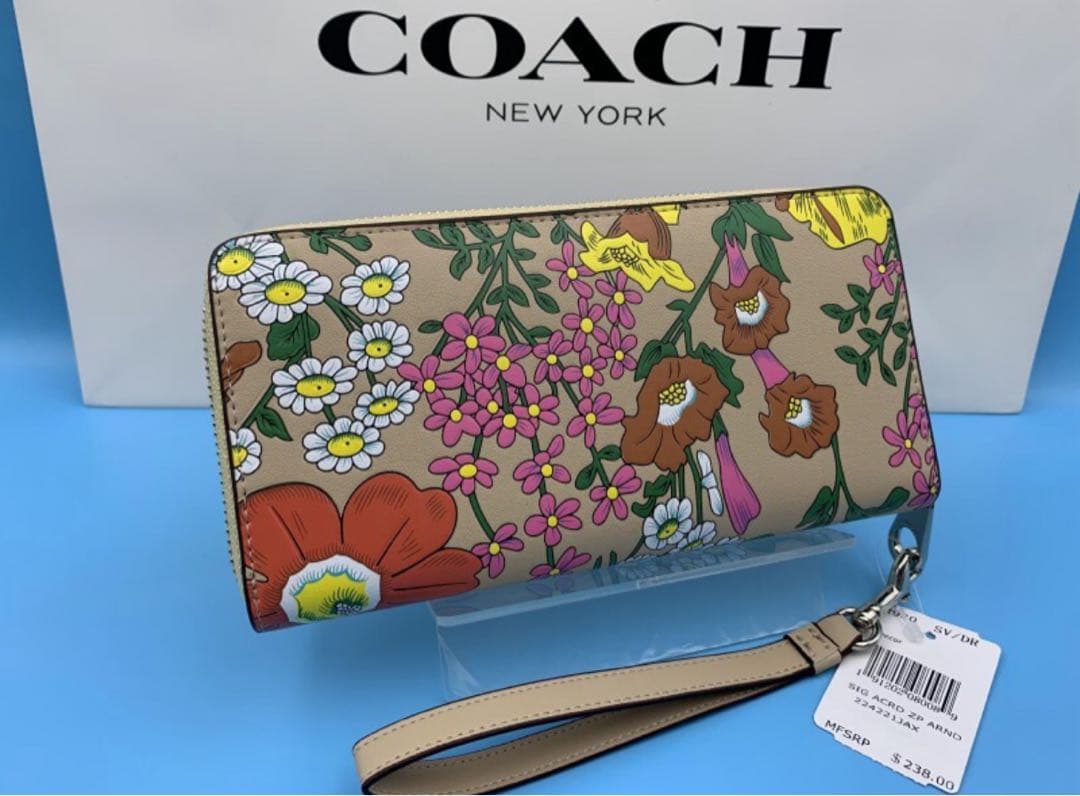 【新品未使用】COACH フラワー　長財布　花柄　派手柄　フローラル