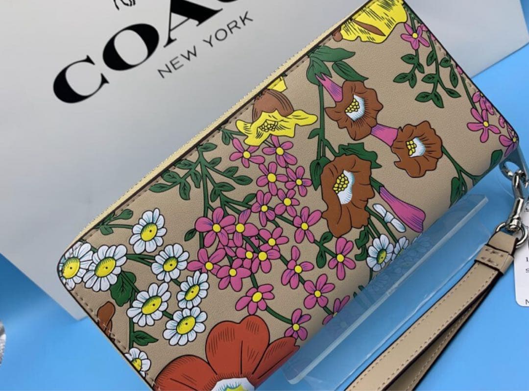 【新品未使用】COACH フラワー　長財布　花柄　派手柄　フローラル
