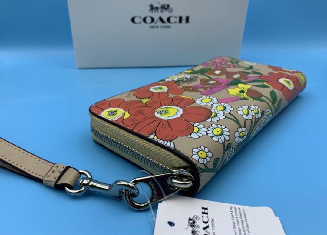 【新品未使用】COACH フラワー　長財布　花柄　派手柄　フローラル
