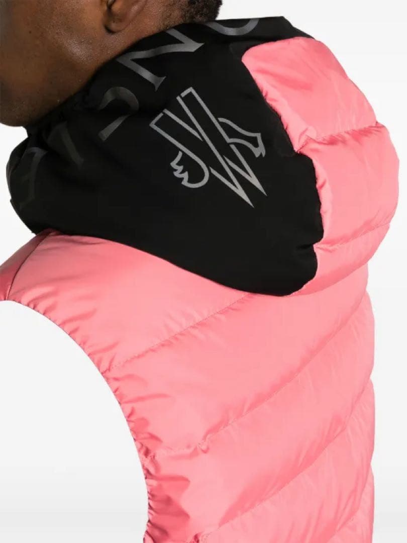 S*︎様 モンクレール　ダウンベスト　新品タグ付‼️