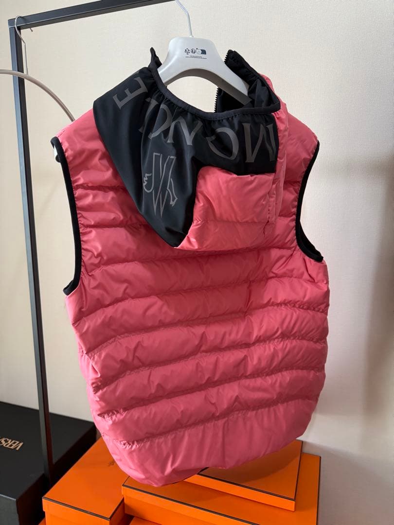 S*︎様 モンクレール　ダウンベスト　新品タグ付‼️