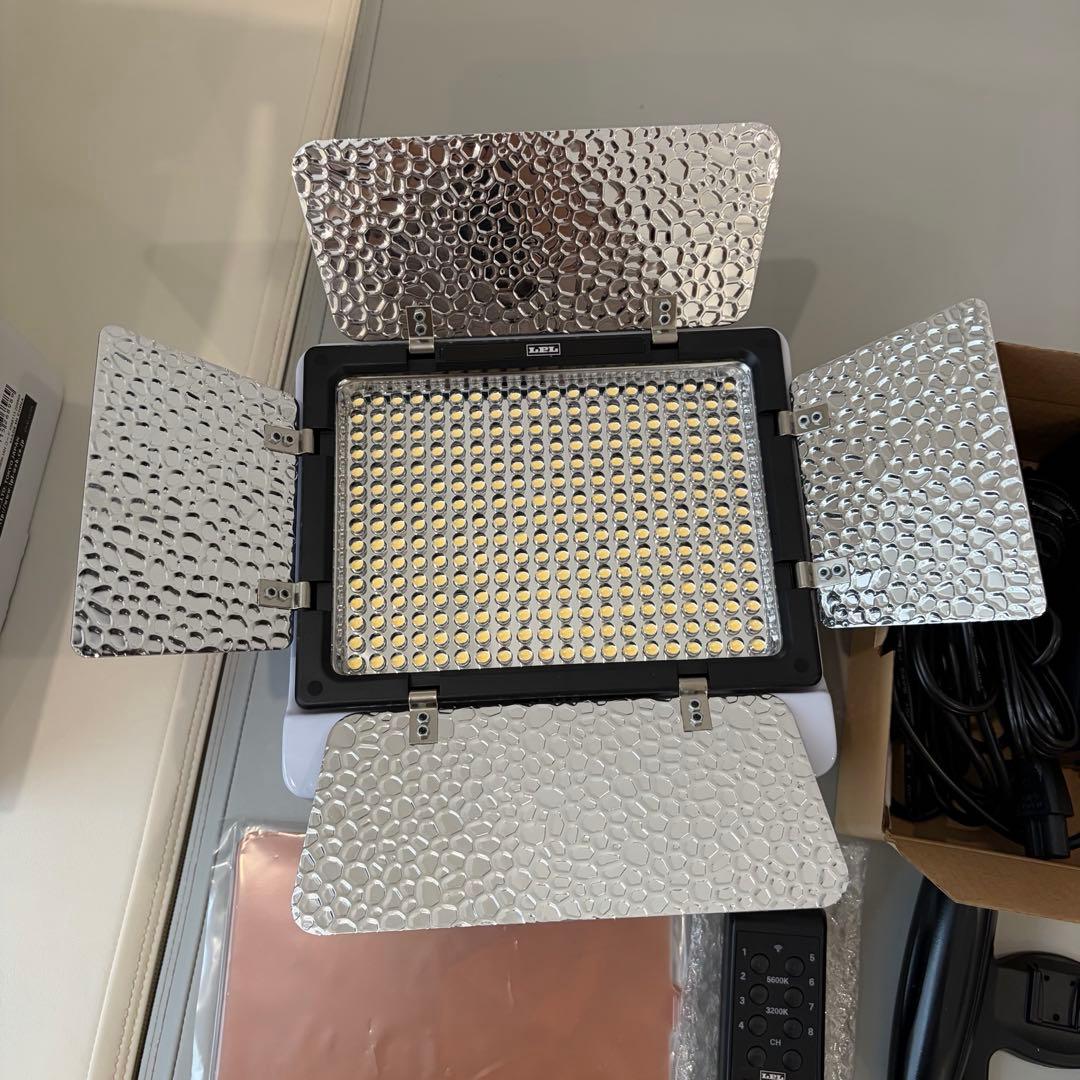 LPL LEDライト VL-7200CX 未使用品 5200Kと三脚