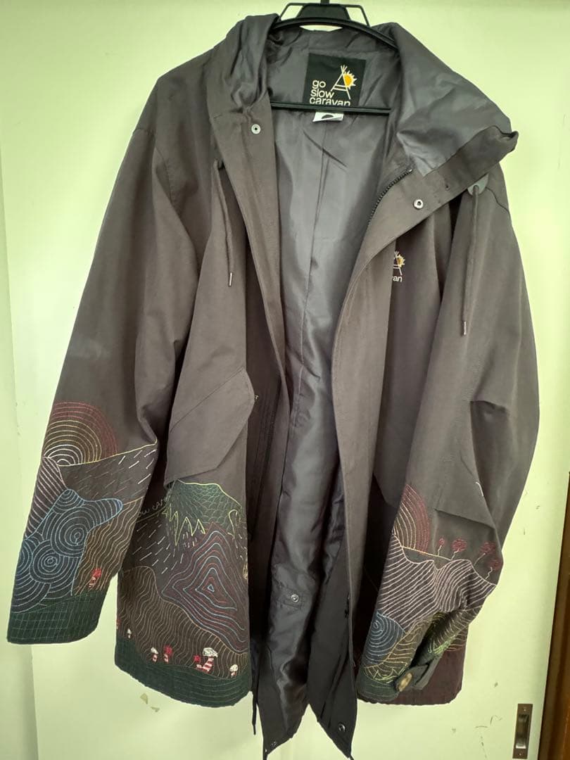 ゴースローキャラバン　ブロークンツイルパネル刺繍モッズコート