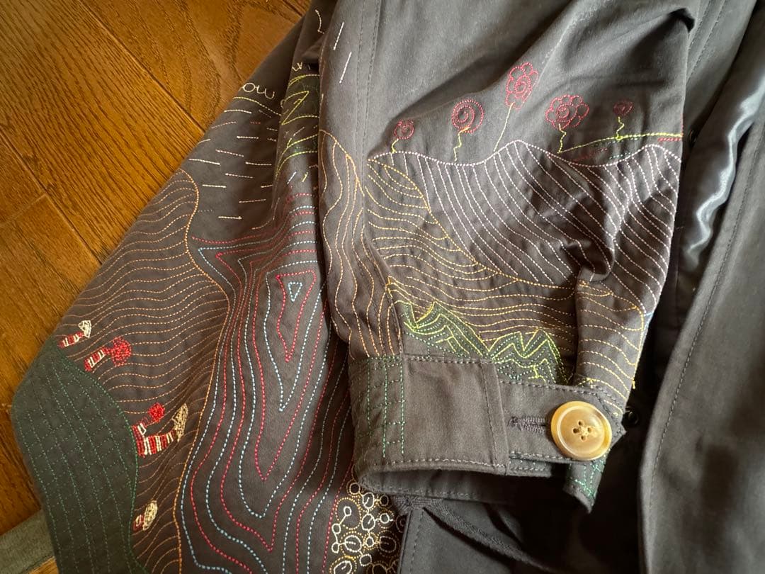 ゴースローキャラバン　ブロークンツイルパネル刺繍モッズコート