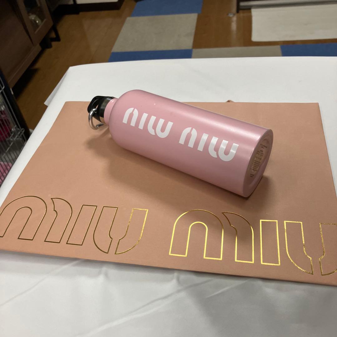 MIU MIU ロゴ入り ステンレスボトル　水筒
