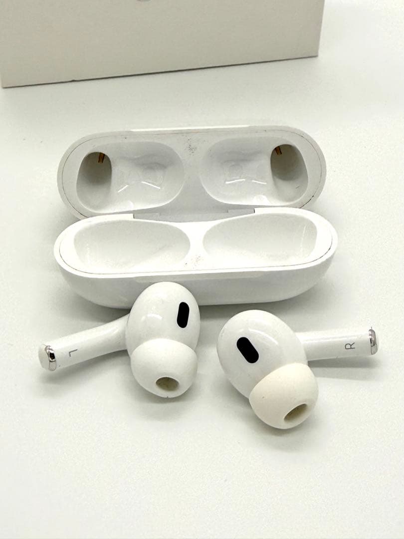 T*a様 Apple AirPods Pro 2 中古品 美品