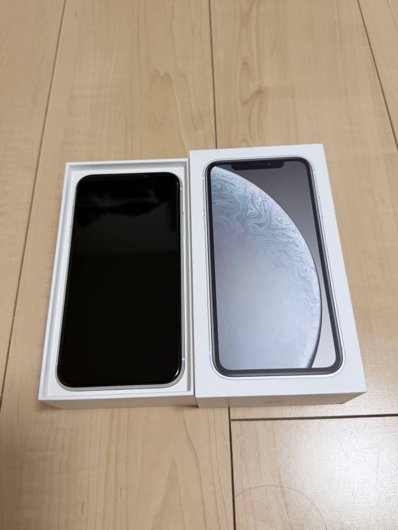Apple iPhone XR 64GB ホワイト 本体　SIMフリー