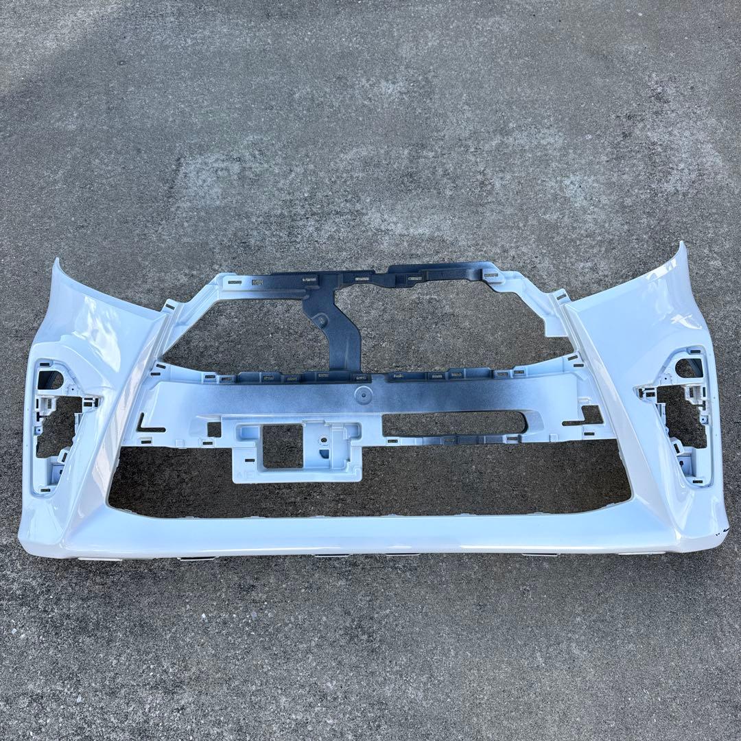 ダイハツ　タント　LA650 フロントバンパーカバー 白