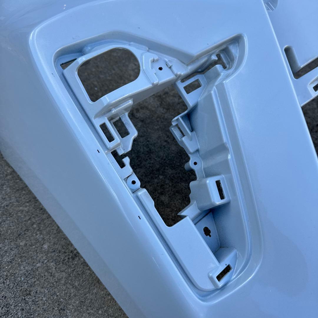 ダイハツ　タント　LA650 フロントバンパーカバー 白