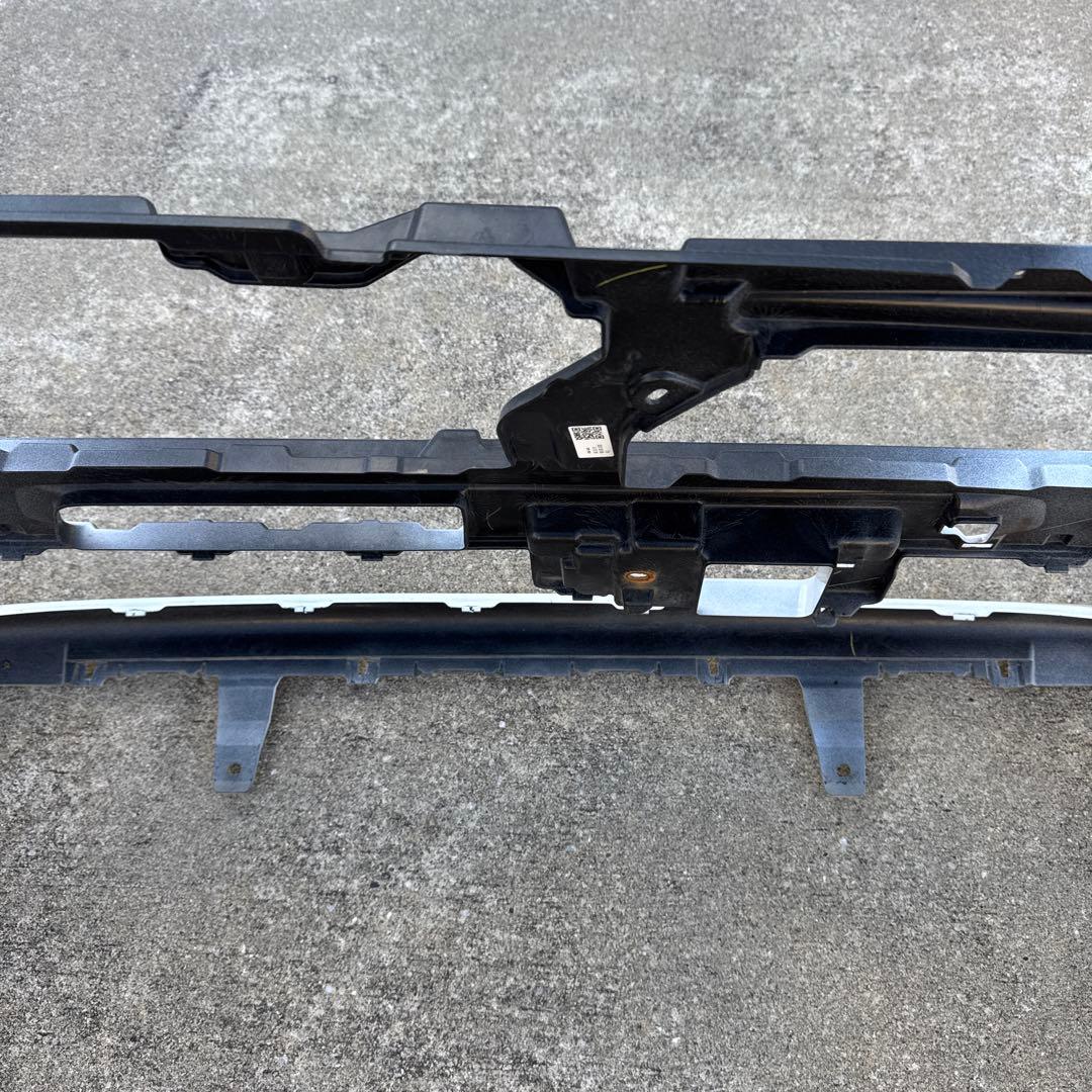 ダイハツ　タント　LA650 フロントバンパーカバー 白