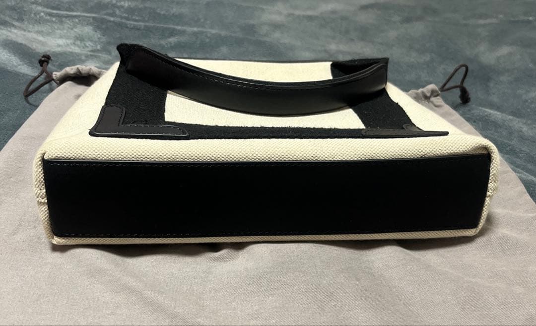 バレンシアガ　キャンバスバッグ XS ホワイト　ポーチ・ミラ−・保存袋付き